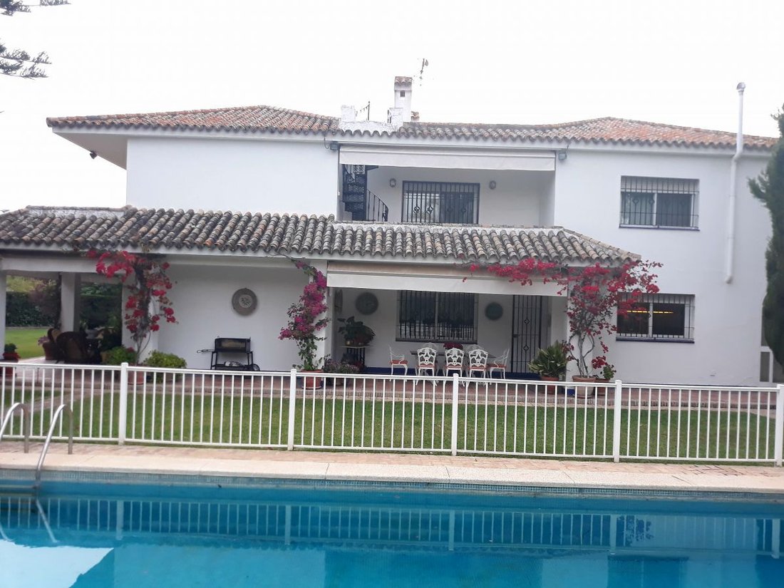 House in Mairena del Aljarafe, Andalusia, Spain 1 - 12832401