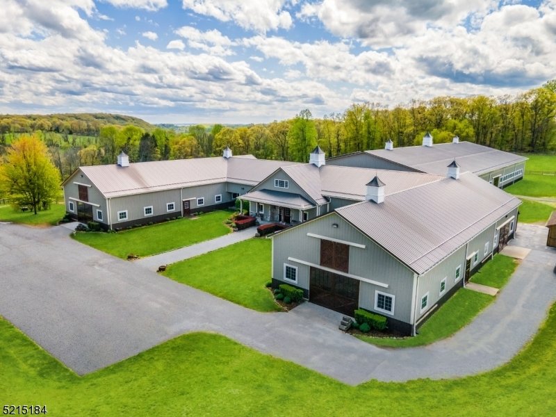 4 Bedrooms Single Family Detached In Lebanon, New Jersey, United States