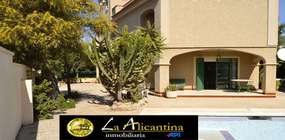 Chalet in Alicante, Valencian Community, Spain 1 - 12834087
