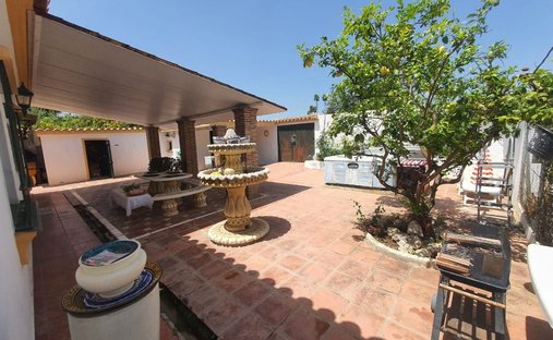 Chalet in San Pedro de Alcantara, Andalusia, Spain 1