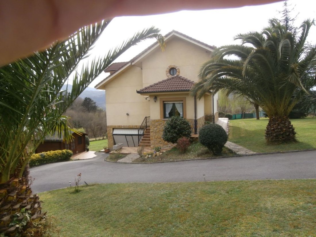 House in Centro y casco historico, Oviedo, Spain 2 - 12834779
