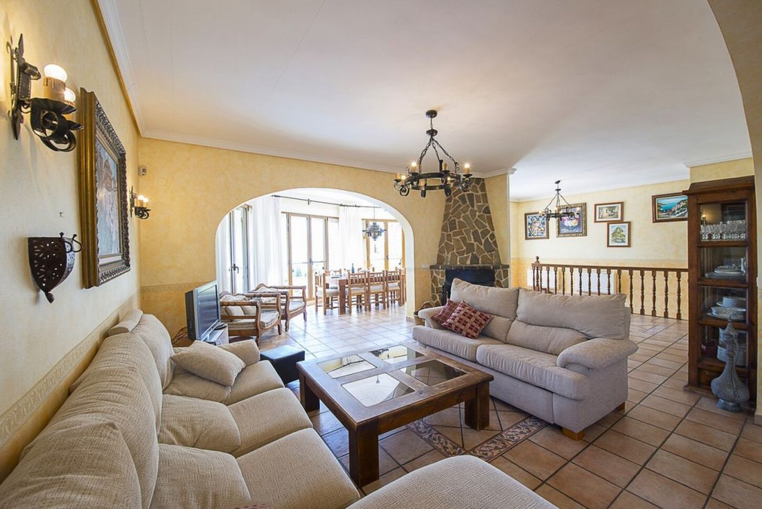 Villa in Calp / Calpe, Valencian Community, Spain 5 - 12835407