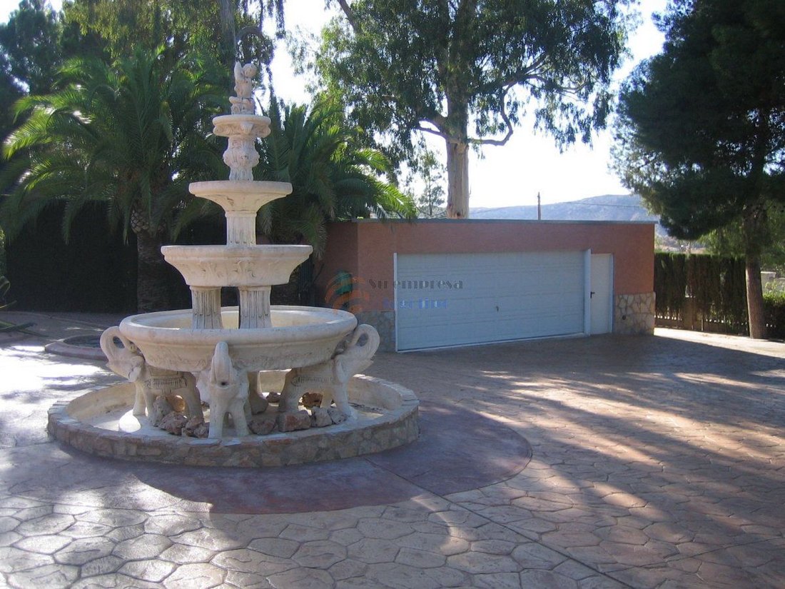Chalet in Petrer, Valencian Community, Spain 1 - 12834757