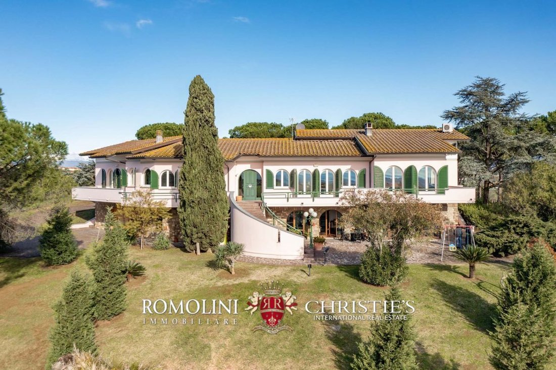 Tuscany Luxury Villa With Tennis Court For Sale In Vinci