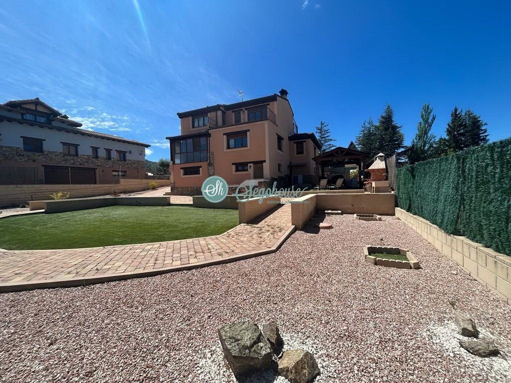 Chalet Venta Segovia In Palazuelos De Eresma, Castile And León, Spain ...