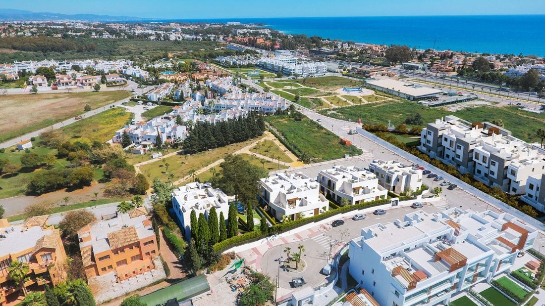 Townhouse in Estepona, Andalusia, Spain 2 - 12836099