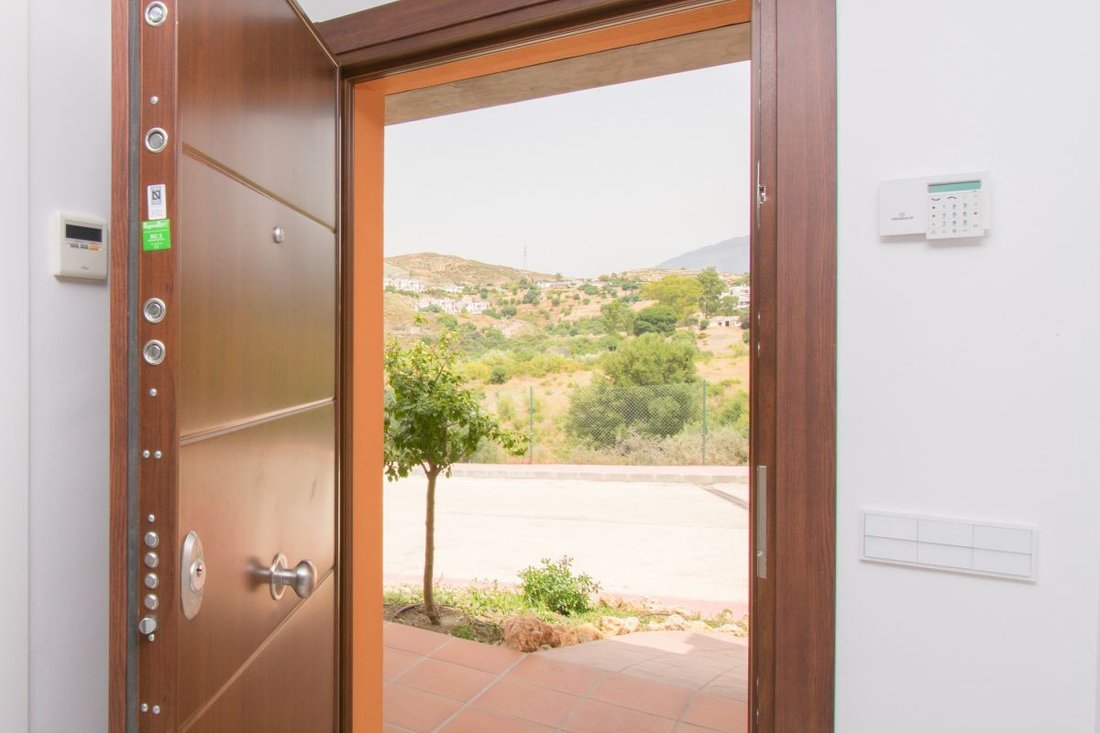 Townhouse in Benahavis, Andalusia, Spain 3 - 12835793