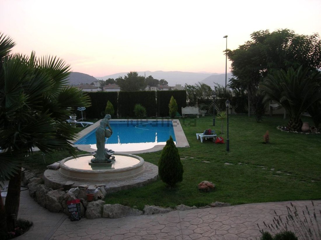Chalet in Petrer, Valencian Community, Spain 4 - 12834725