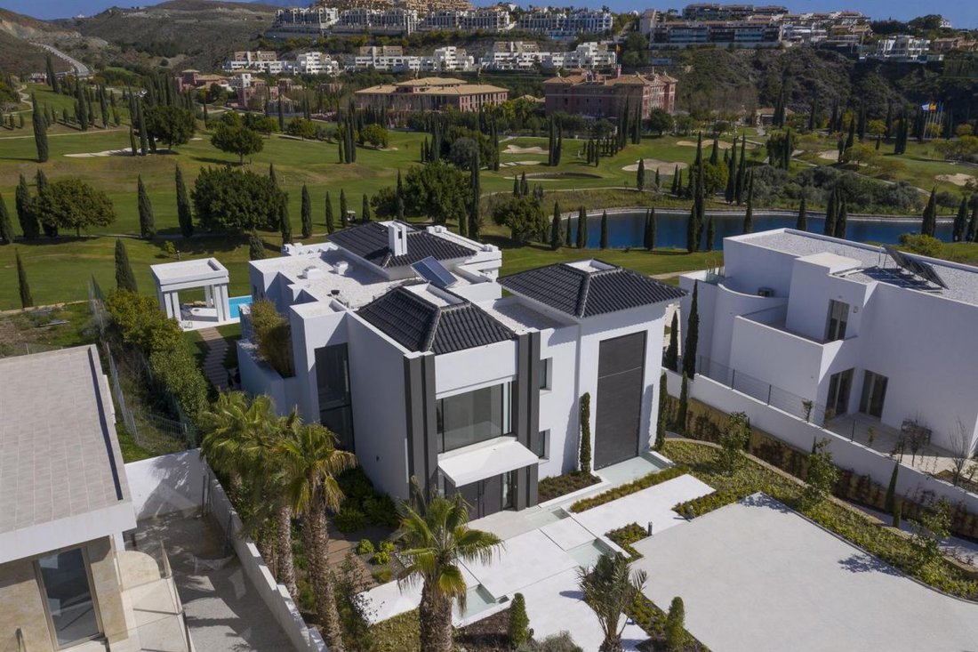 Chalet in Cancelada, Estepona, Andalusia 4 - 12833645