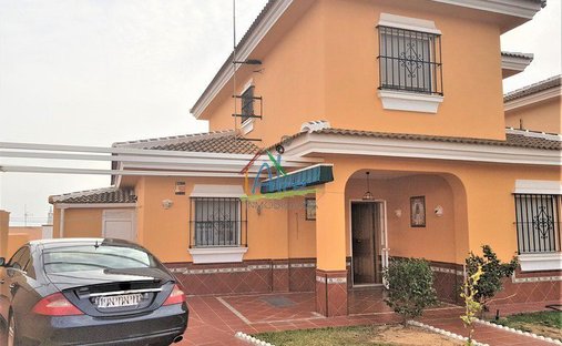Chalet in 1a Fase, Almonte, Spain 1