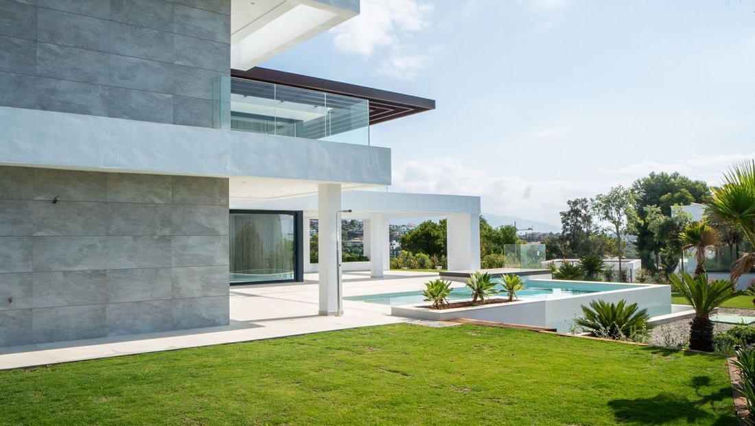 Villa in Cancelada, Estepona, Andalusia 2 - 12836851