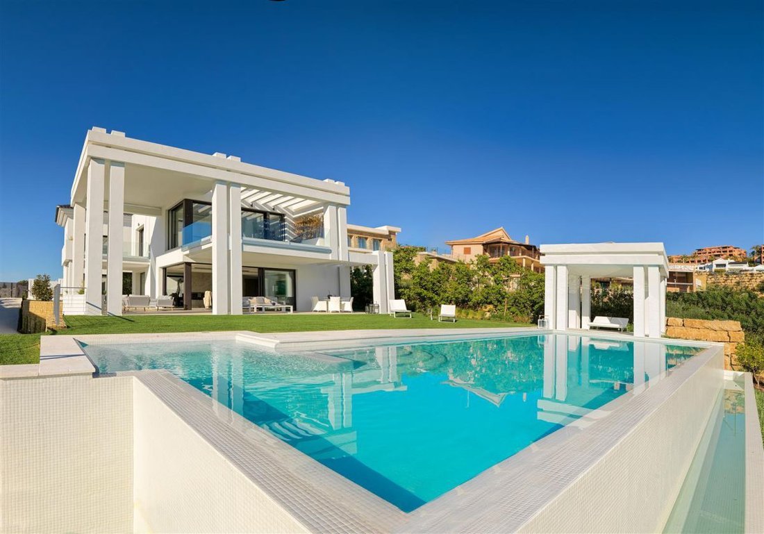 Chalet in Cancelada, Estepona, Andalusia 1 - 12833645