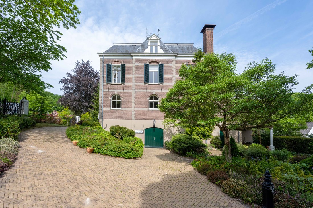 Majestic Villa Offering Grandeur And In Ubbergen, Gelderland