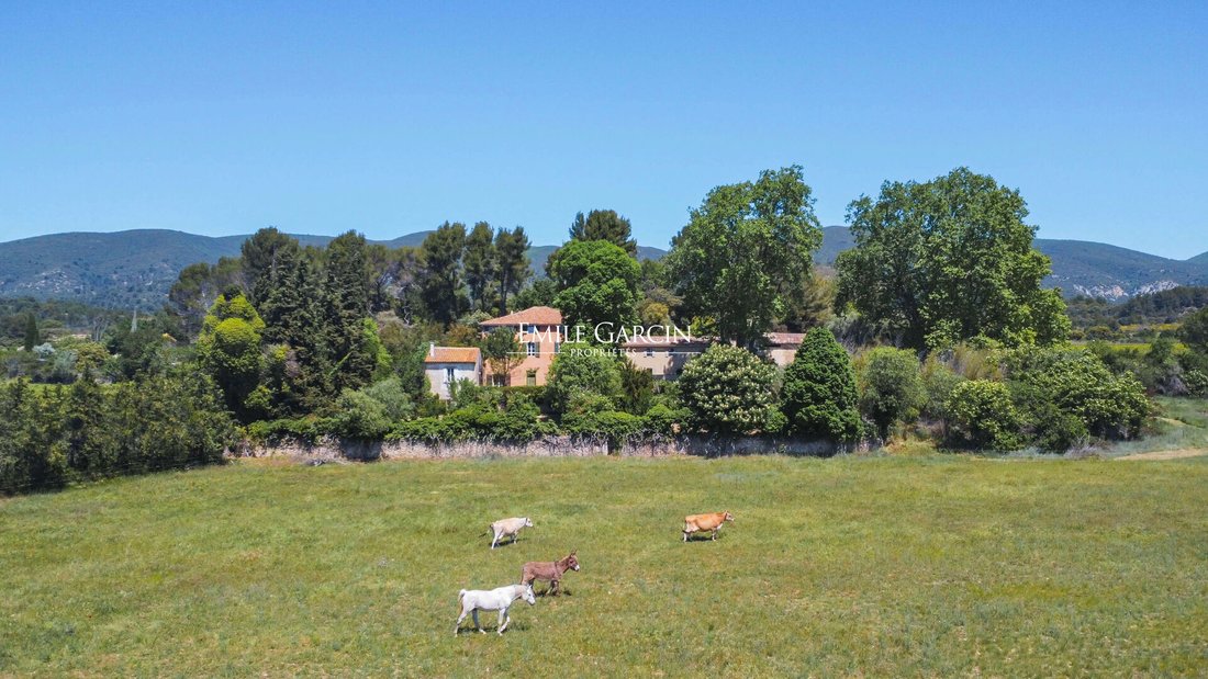 Villa in Vaugines, Provence-Alpes-Côte d'Azur, France 1 - 12651645