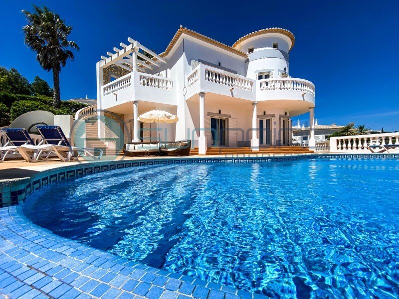 4 Bed Villa With Infinity Pool And Panoramic In Budens, Algarve