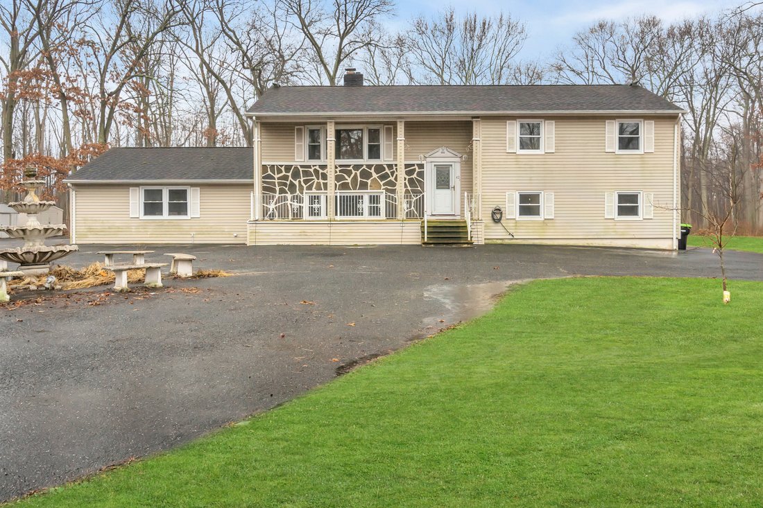 5 Bedrooms Single Family In Marlboro Township, New Jersey, United States For Sale (12838017)