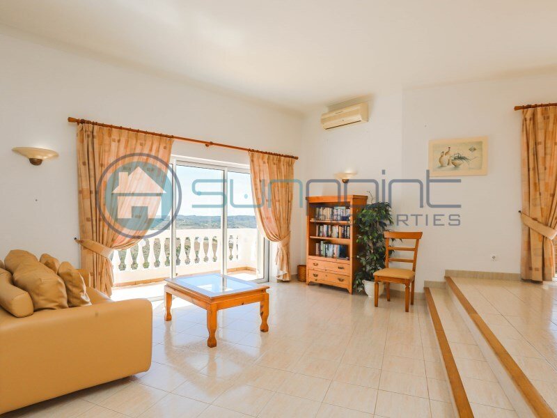 4 Bed Villa With Infinity Pool And Panoramic In Budens, Algarve