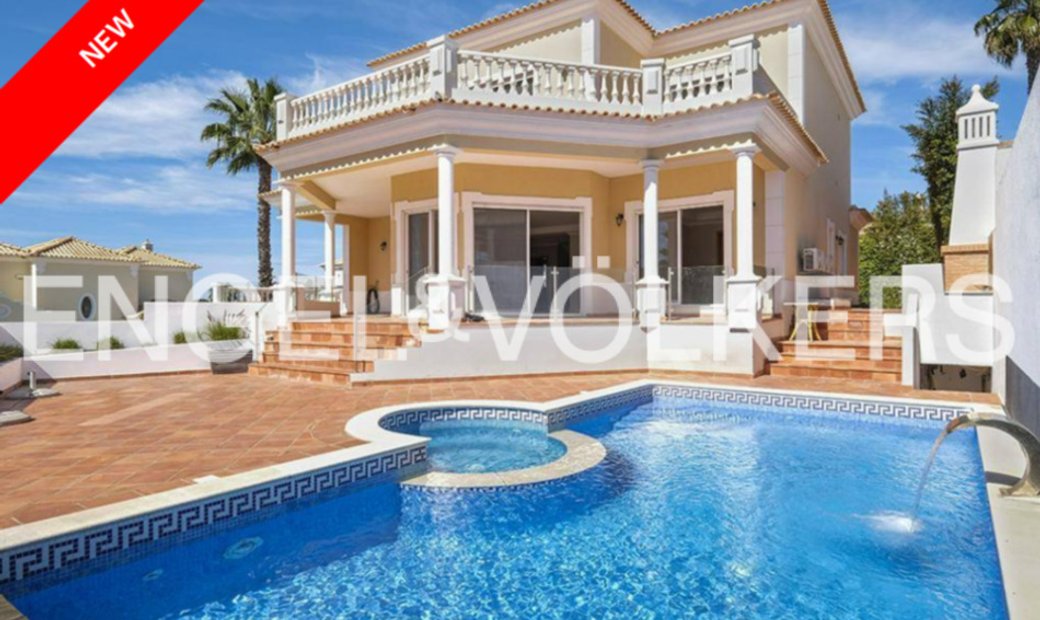 Luxury 5 Bedroom En Suite Villa In The Village In Almancil, Algarve