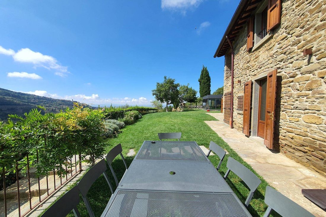 Elegant Farmhouse With Pool And Spa In Cortona In Cortona, Tuscany