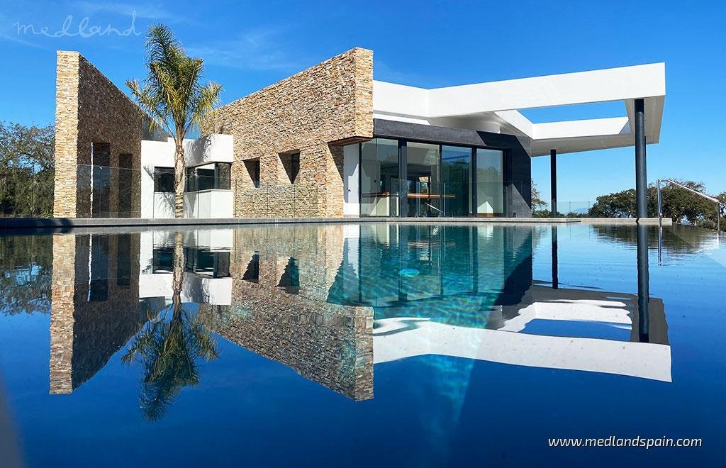 Villa in Sotogrande, San Roque, Andalusia 2 - 12839597