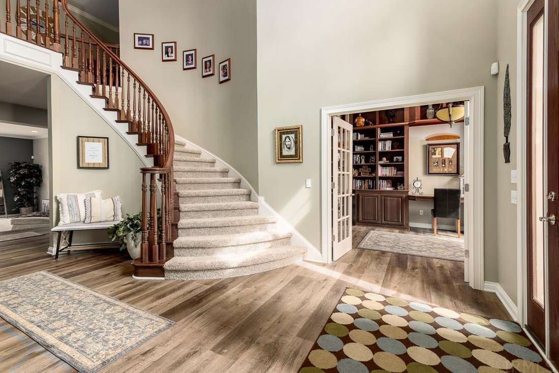 5 Bedrooms Single Family Detached In Leo Cedarville, Indiana, United