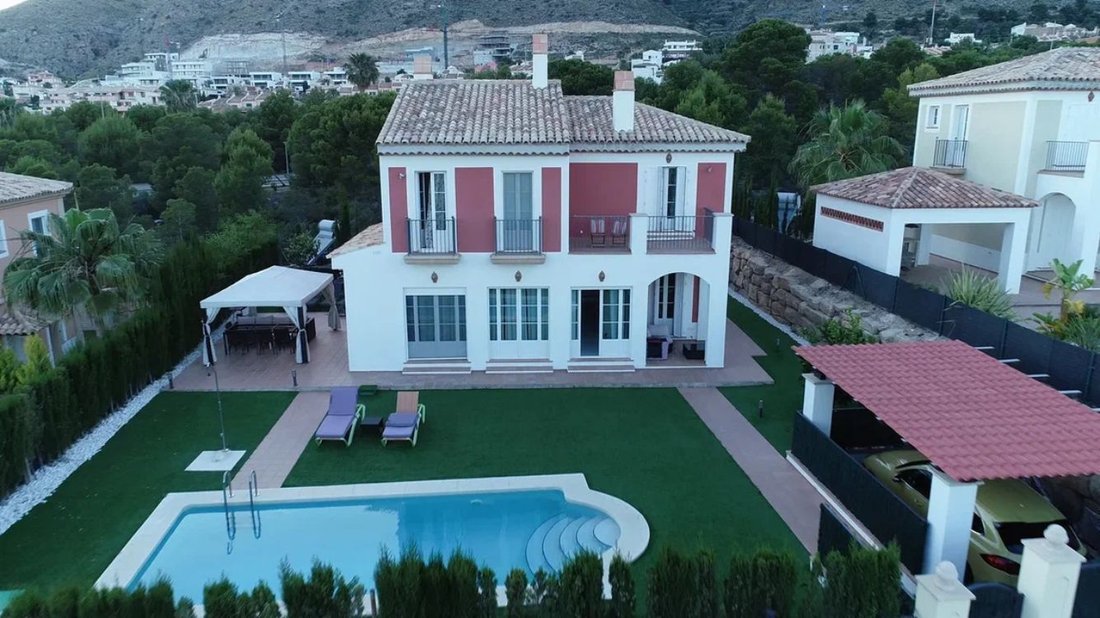Chalet in Finestrat, Valencian Community, Spain 1 - 12850425
