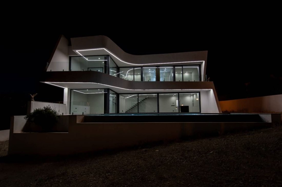 Chalet in Calp / Calpe, Valencian Community, Spain 2 - 12850831
