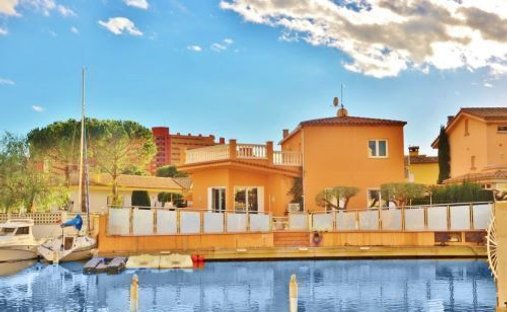 Chalet in Roses, Catalonia, Spain 1