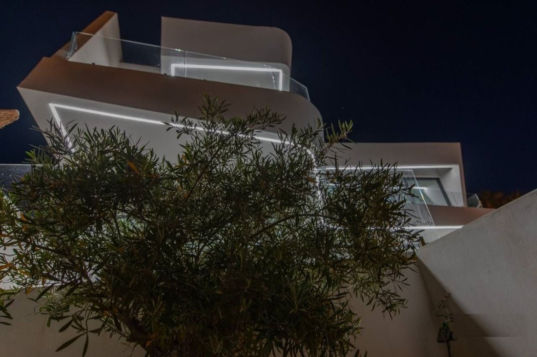 Chalet in Calp / Calpe, Valencian Community, Spain 4 - 12850831
