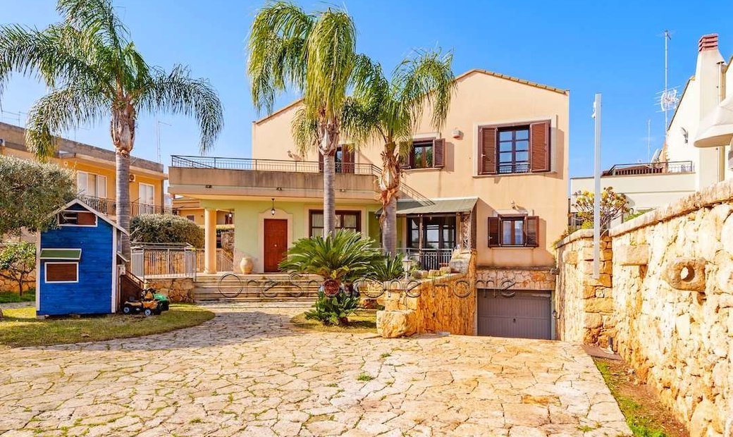 Siracusa Vendesi Villa Di Pregio Zona Via Avola In Syracuse, Sicily