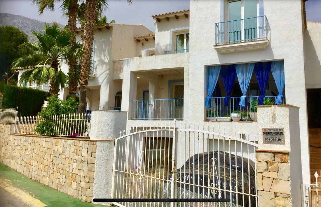 Chalet in Zona de Mascarat, Valencian Community, Spain 3 - 12850755