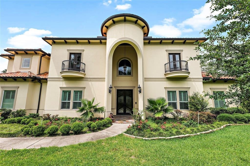 5 Bedrooms Single Family Detached In Houston, Texas, United States For