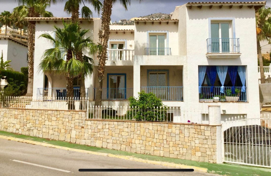 Chalet in Zona de Mascarat, Valencian Community, Spain 1 - 12850755