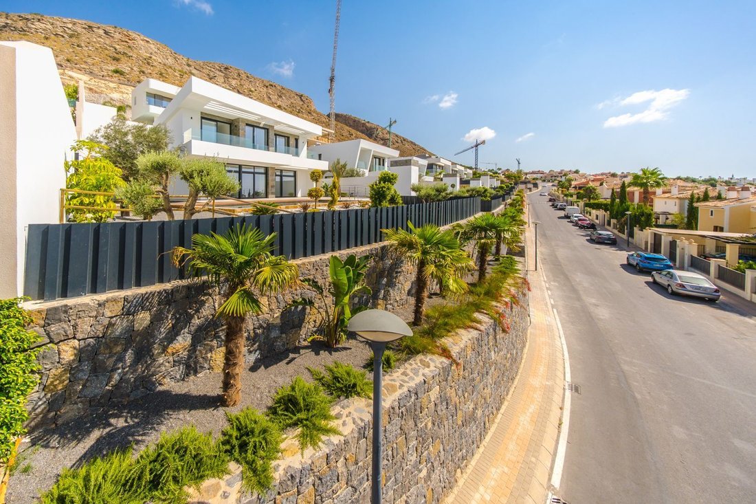 Chalet in Finestrat, Valencian Community, Spain 1 - 12850578