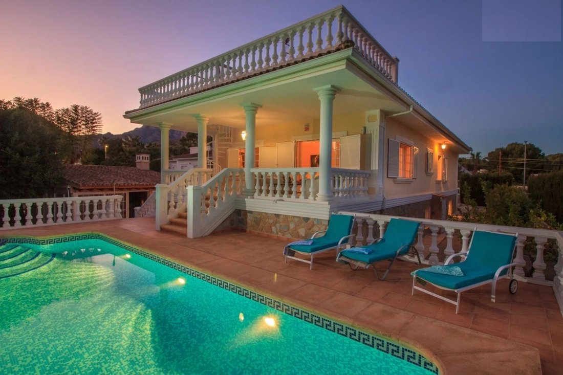 Chalet in l'Alfas del Pi, Valencian Community, Spain 1 - 12850487