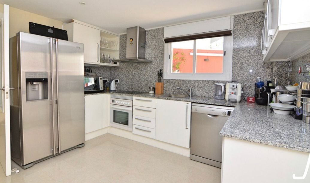 Chalet in Zona de Mascarat, Valencian Community, Spain 5 - 12850910