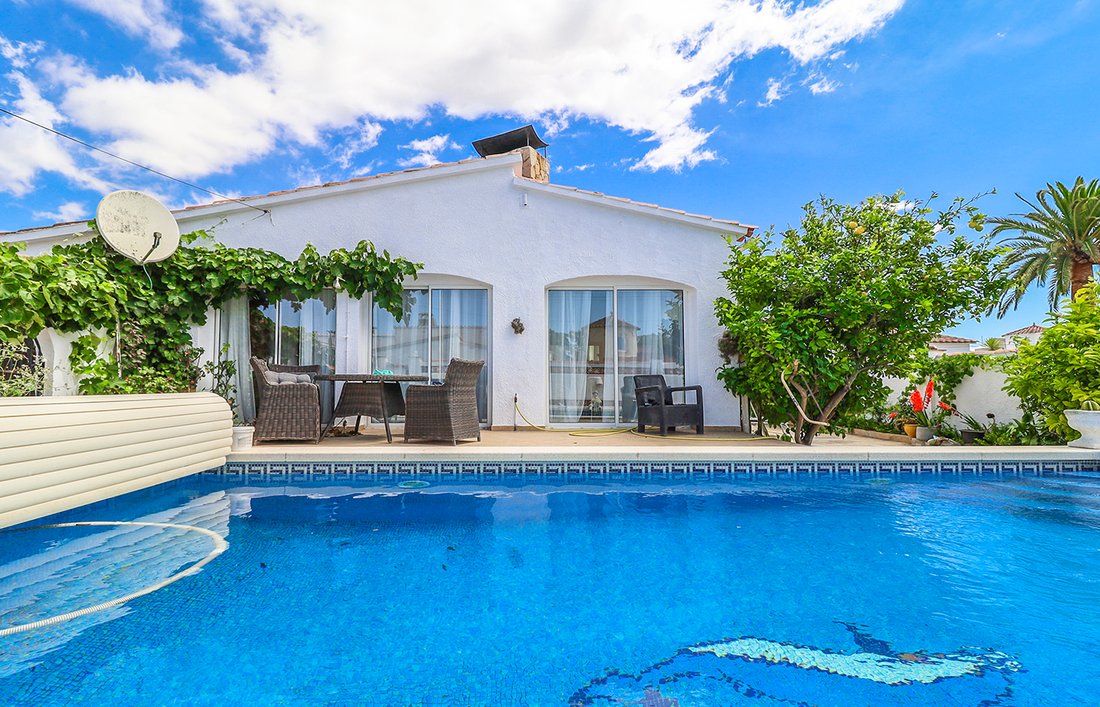 Beautiful Single Storey House In Empuriabrava, Catalonia, Spain For Sale (12851214)