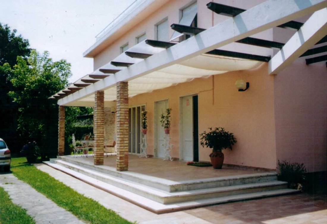 Villa in Caranna-Vaiana, Forte dei Marmi, Tuscany 1 - 12850947