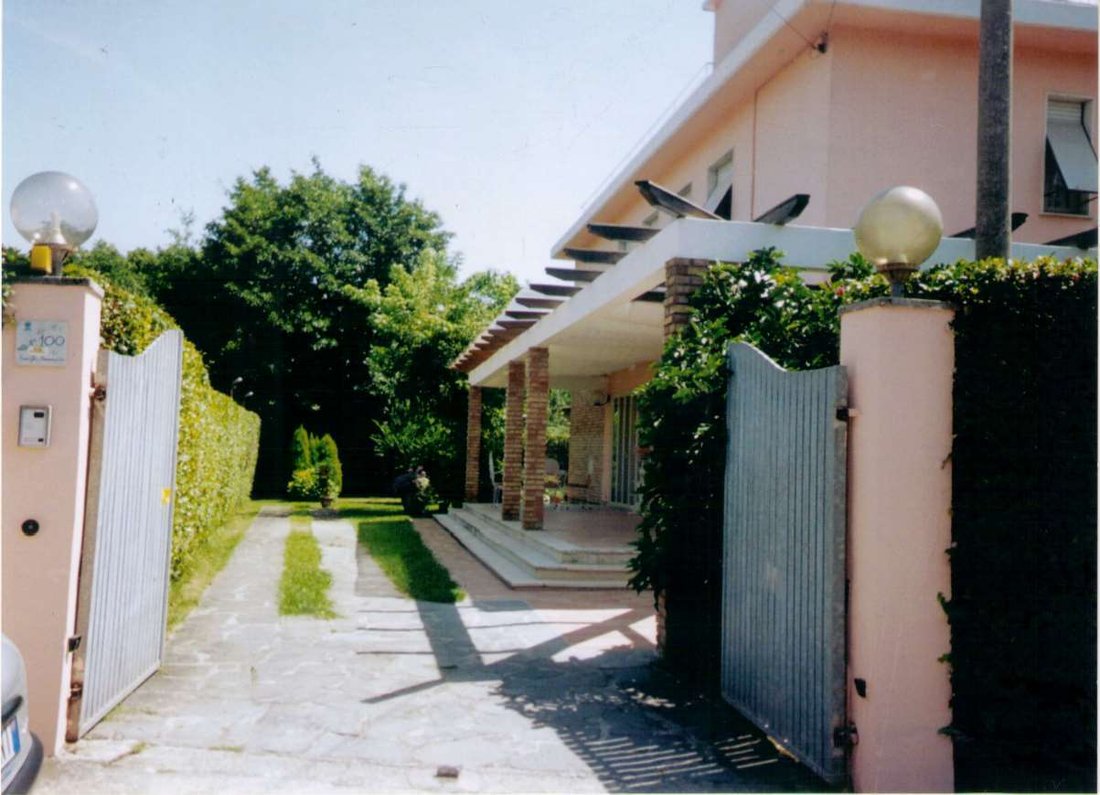 Villa in Caranna-Vaiana, Forte dei Marmi, Tuscany 3 - 12850947