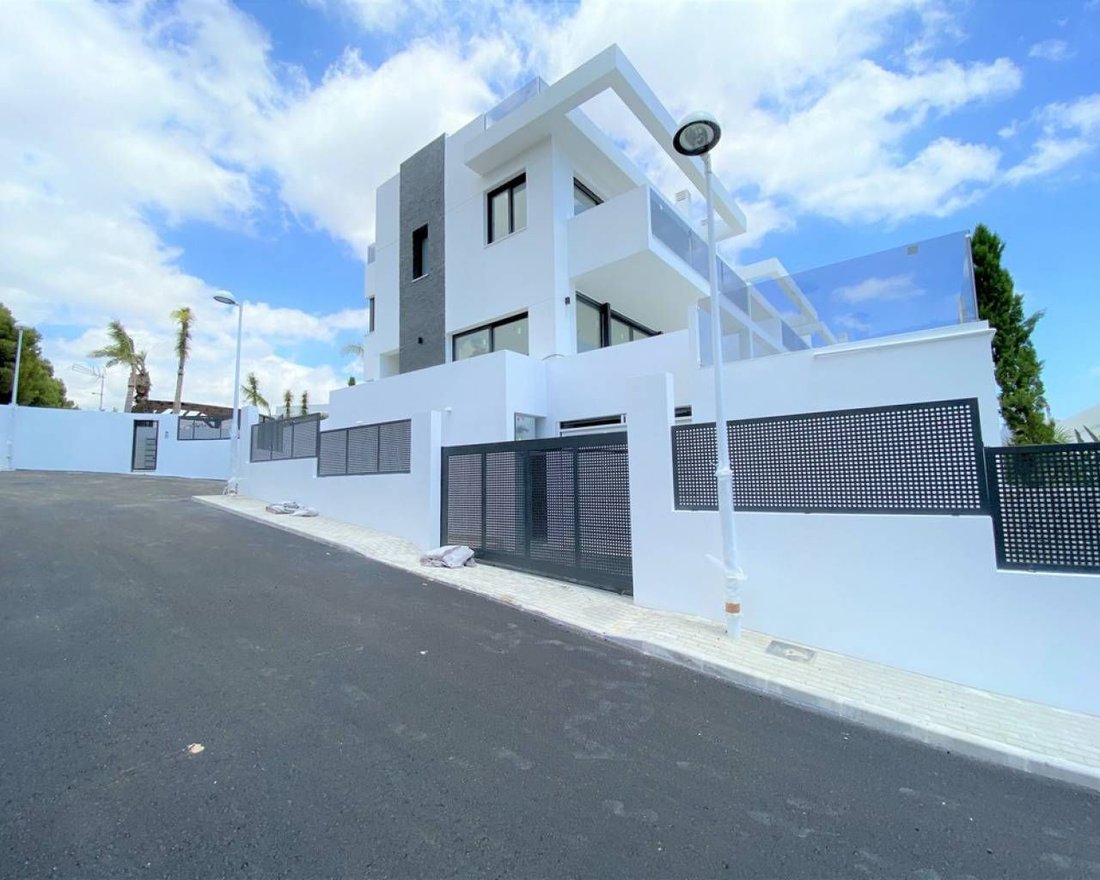 Villa in Calp / Calpe, Valencian Community, Spain 2 - 12851153