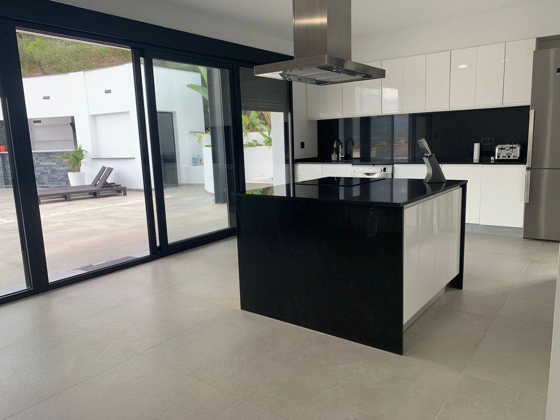 Villa in l'Alfas del Pi, Valencian Community, Spain 5 - 12851101
