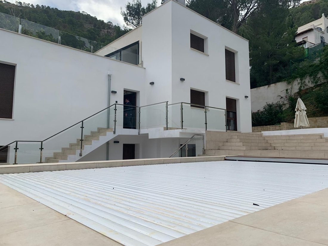 Villa in l'Alfas del Pi, Valencian Community, Spain 1 - 12851098