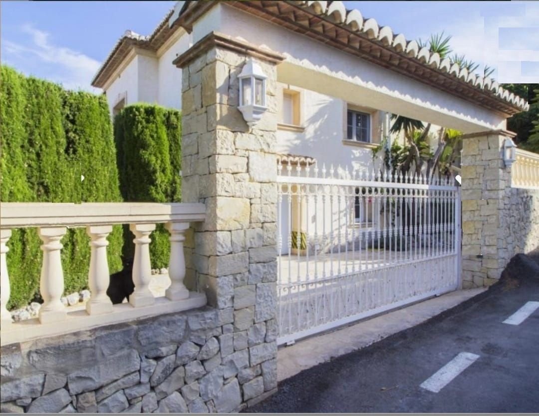 Chalet in Calp / Calpe, Valencian Community, Spain 1 - 12850985