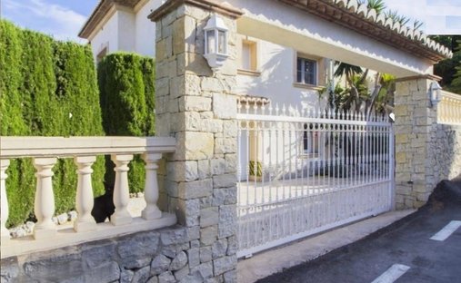 Chalet in Calp / Calpe, Valencian Community, Spain 1