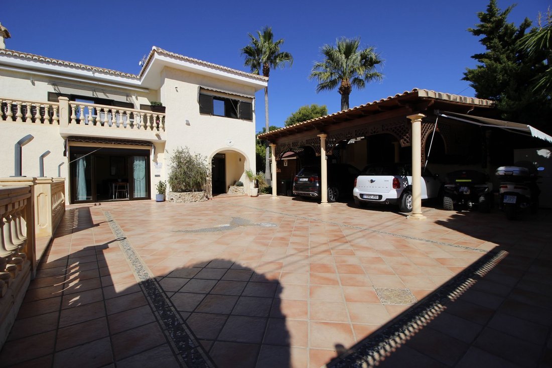 Chalet in Calp / Calpe, Valencian Community, Spain 2 - 12851140