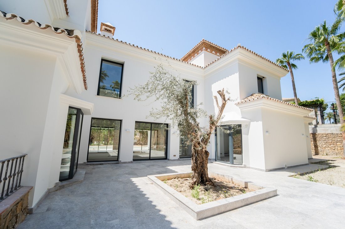 Villa in Sierra Blanca, Marbella, Spain 3 - 12606033