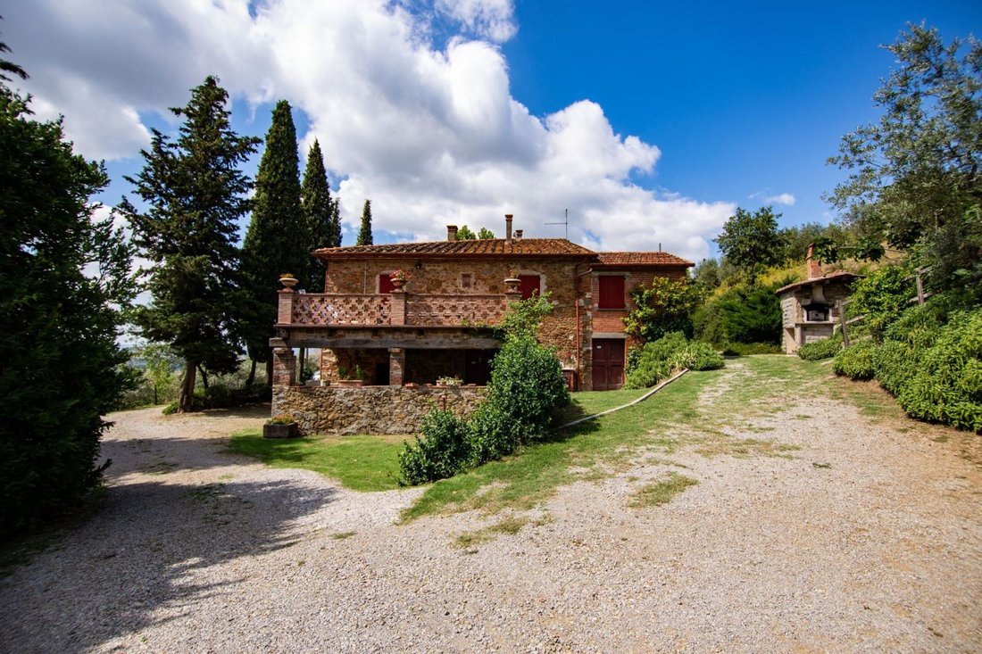 Restored Country House With Pool In In Castiglion Fiorentino, Tuscany 