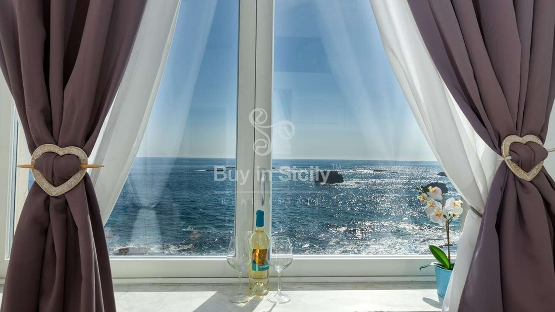 Beautiful And Prestigious Seaside Apartment, With In Syracuse, Sicily