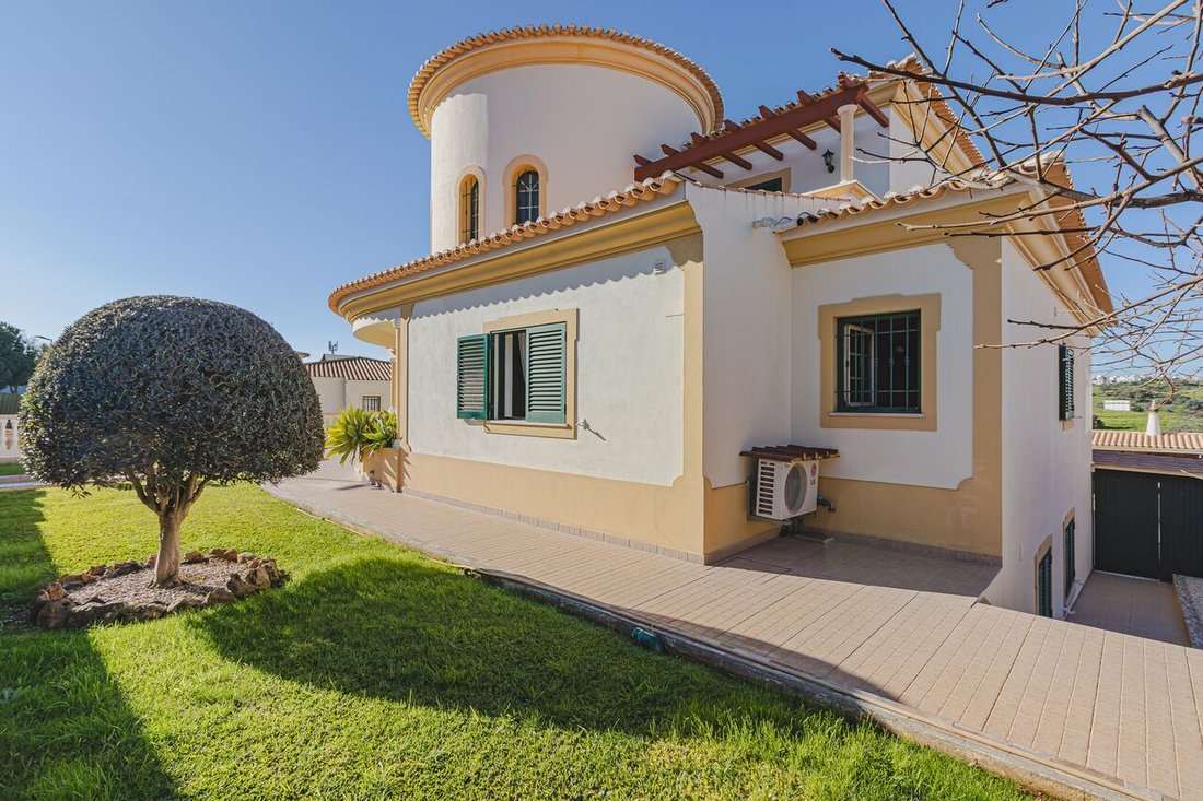 House in Olhos de Agua, Algarve, Portugal 1 - 12857657