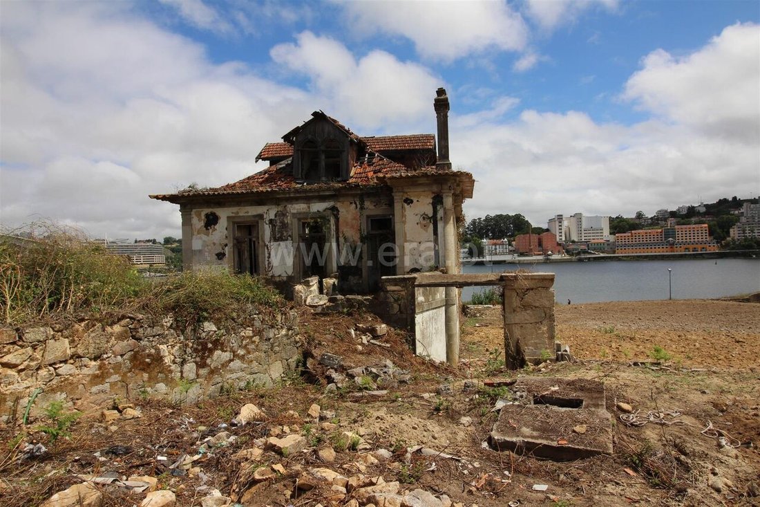 House in Oliveira do Douro, Porto District, Portugal 1 - 12855984